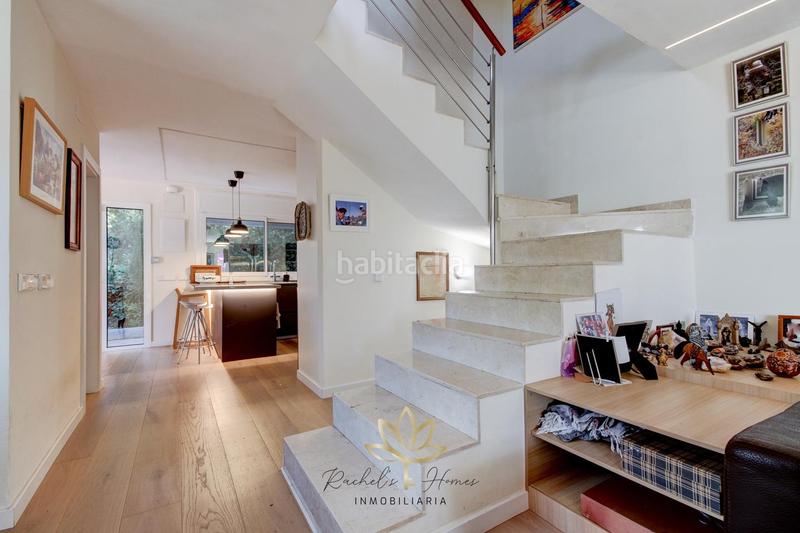 Foto b77b5caf-b1ae-485a-8df2-b9ee2a2d20fe. Casa adossada amb aparcament a les botigues de Sitges Sitges