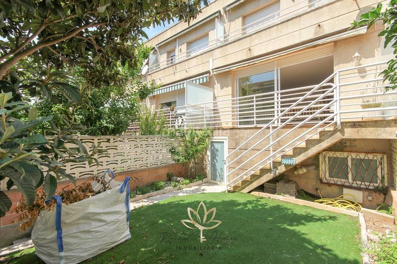 Foto a46a1a87-7119-49c9-b602-874f4081a0bb. Casa adosada adosada en Can Bou en Can Bou Castelldefels