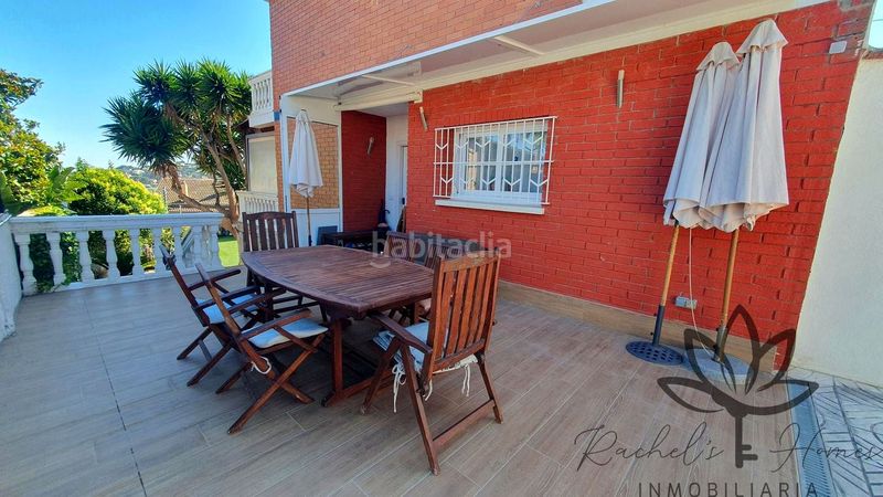 Foto 34890045-04f7-473e-a904-106018785ceb. Casa aparellada amb calefacció aparcament piscina a Castelldefels
