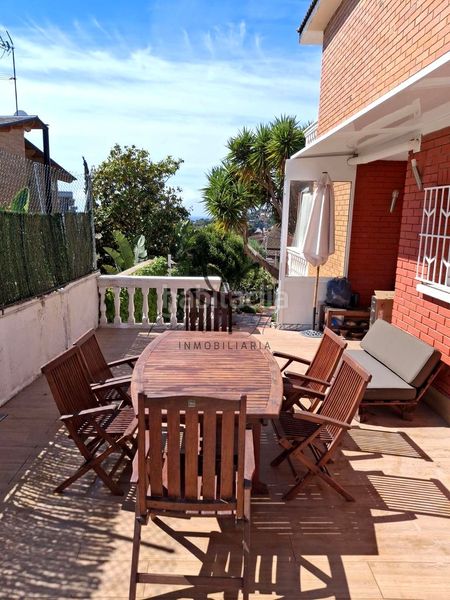 Foto 3e5de2db-6c76-4791-a2e2-9c74ba5bc624. Casa aparellada amb calefacció aparcament piscina a Castelldefels