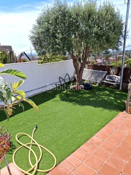 Foto 55937602-b62c-4def-84a2-12e351844241. Casa aparellada amb calefacció aparcament piscina a Castelldefels