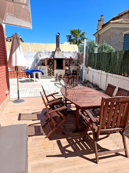 Foto 70b3338b-8a4d-4b3f-86be-3510f0c4e6f6. Casa aparellada amb calefacció aparcament piscina a Castelldefels