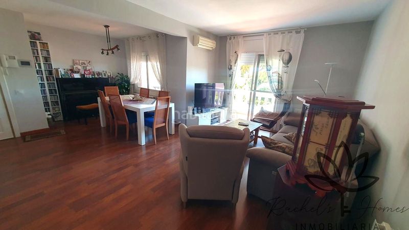 Foto a3e7c0b1-1569-41a4-ab17-e774e2303bdf. Casa aparellada amb calefacció aparcament piscina a Castelldefels