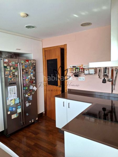 Foto cf2730b6-cb54-410e-b877-fac6860ae25e. Casa aparellada amb calefacció aparcament piscina a Castelldefels