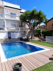 Maison jumelée à Can Roca. Tu oasis particular!