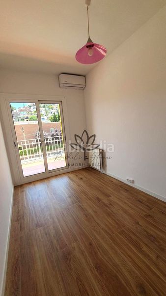 Foto d14a5672-949e-4f3e-9a55-0f092845594e. Lloguer casa amb calefacció piscina a Montmar Castelldefels