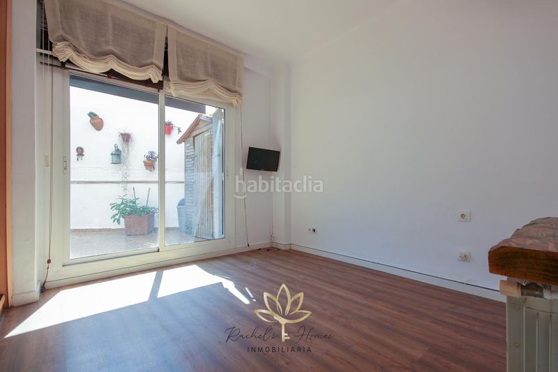 Foto a05942c4-b286-404a-bcbc-18074e197750. Planta baixa amb calefacció a Guinardó Barcelona