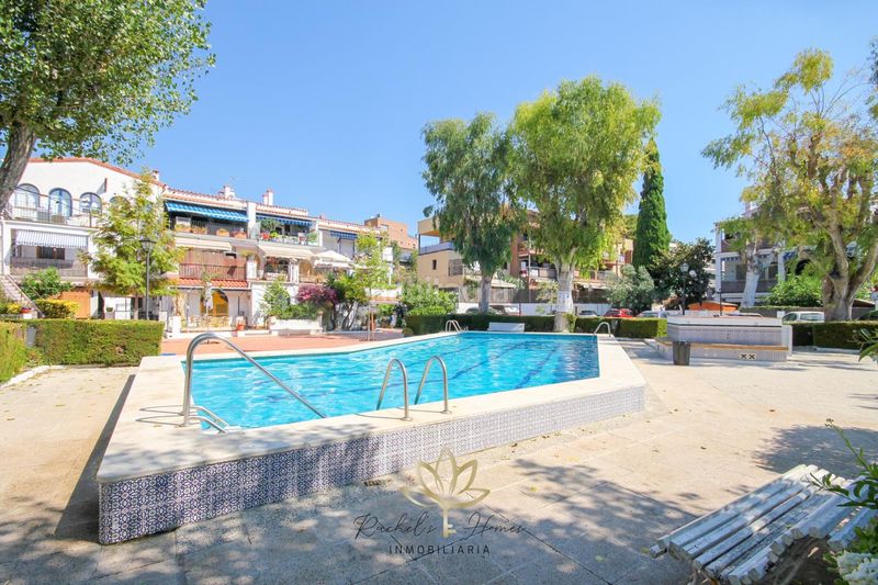 Foto ac7c1a6b-dadc-41e5-b0d2-507d20f2a996. Planta baixa amb calefacció aparcament piscina a Castelldefels