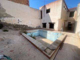 Casa adossada a Lorquí. Casa a reformar con piscina