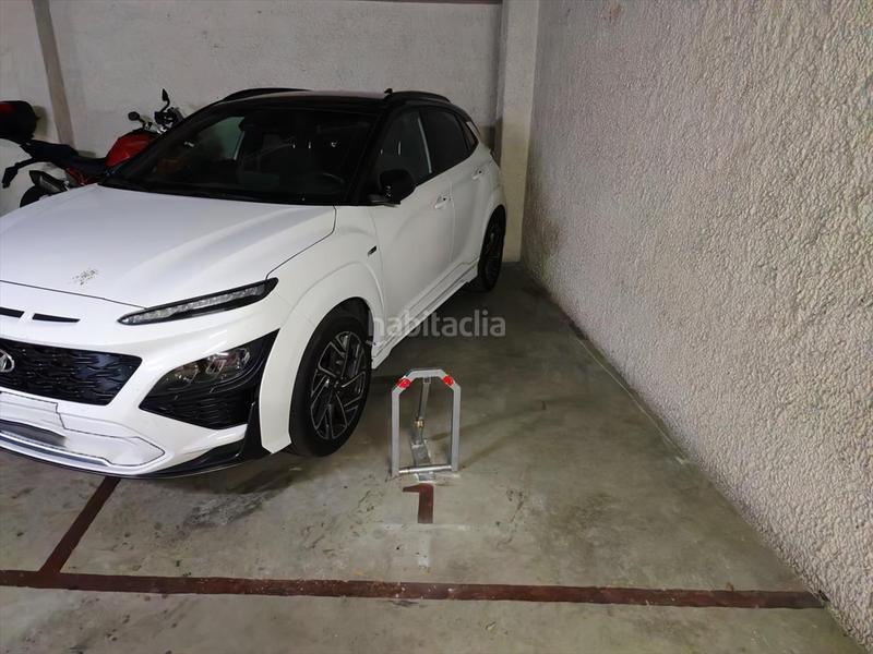 Foto f9248305-f46c-4c3f-a81e-10c71eac42cd. Autoparkplatz in segaria in Verger (el)