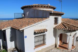 Casa en Calle los geranios, pego, spain 32. Chalet independiente en monte pego  inversin con ocupacin