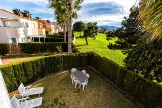 Semi detached house in Calle de vermeer, oliva, spain. Chalet pareado reformado a estrenar con vistas al golf y a la mo