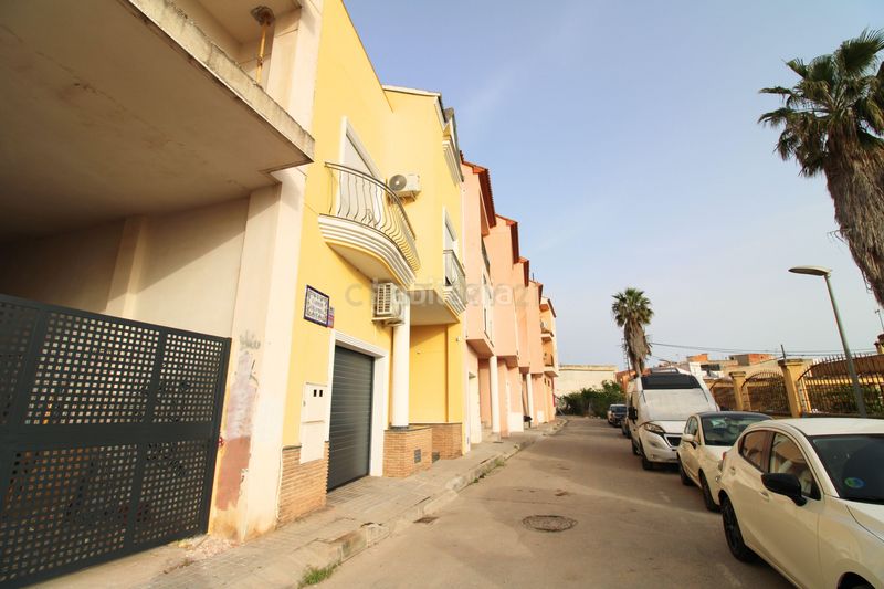 Foto b83787a0-3f1d-4bae-b526-fe253d15c099. Casa a carrer colòmbia a Verger (el)