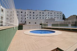 Flat in Pego. Piso de 3 dormitorios con piscina y ascensor en venta en pego
