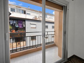 Pis  Passatge beethoven. Vivienda con muchas posibilidades en santa coloma de gramenet.