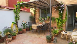 Pis a El Tancat-Mas d´en Gual. Planta baja seminueva con terraza privada de 40m2 en el tancat