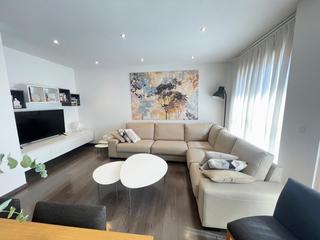 Appartement à Alcúdia de Crespins (l´). Elegante piso esquinero en el corazón de canals
