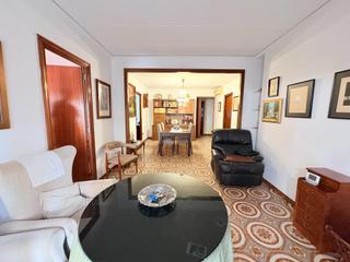 Casa in Alberic. Vivienda con amplia buhardilla y terraza