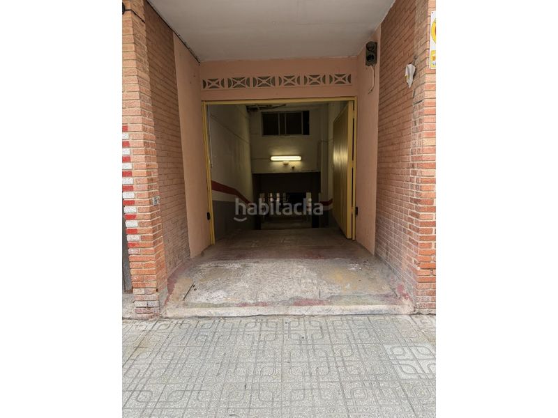 Foto 61af940b-fa19-4225-aa42-2a0c0ce4779a. Autoparkplatz in calle del maestro serrano in Canals