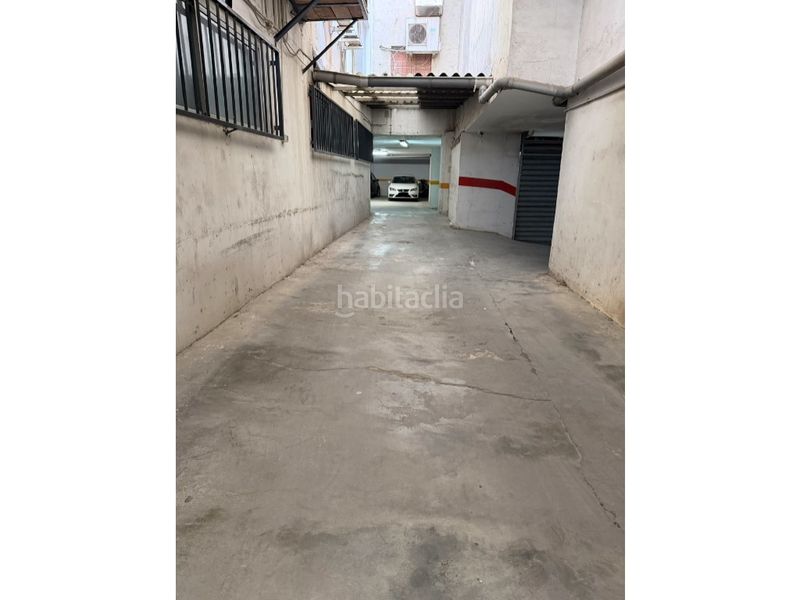 Foto e14904c0-0d83-447a-83ae-64011e983136. Autoparkplatz in calle del maestro serrano in Canals