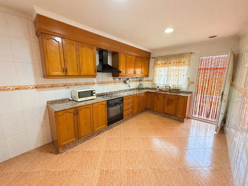 Foto 4c00fbe0-ba33-4ec8-b86d-89b1c5e58be6. Casa adossada amb aparcament a Canals