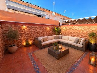 Casa a schiera in Canals. Vivienda adosada 4 habitaciónes, duplex venta canals