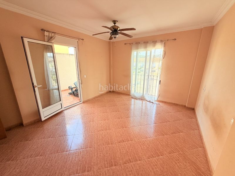 Foto b2844fe7-b5ff-4b2e-ad0c-cb80573f6794. Casa adossada amb aparcament a Canals