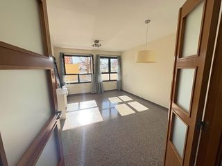 Miete Etagenwohnung  Calle padre ferreres. Vivienda moderna con garaje y vistas al parque alq. opción a com