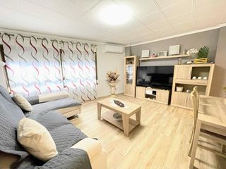 Rez-de-chaussée à Canals. Amplia y luminoso planta baja en el corazón de canals