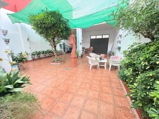 Casa in Alberic. Vivienda con precioso patio en pleno centro del alberic con gara