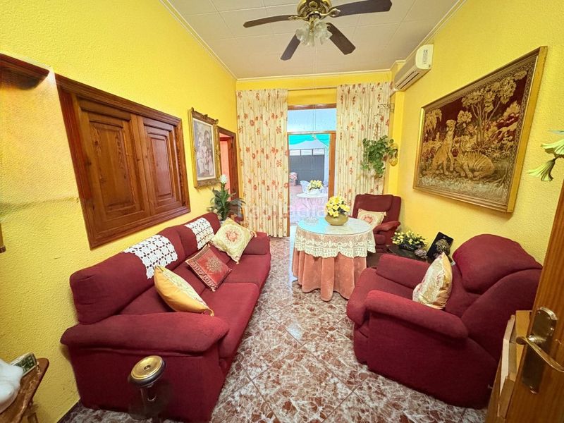 Foto 5c33e2aa-6f2a-4e4a-9e44-3bde0cd15e72. Casa amb aparcament a Alberic