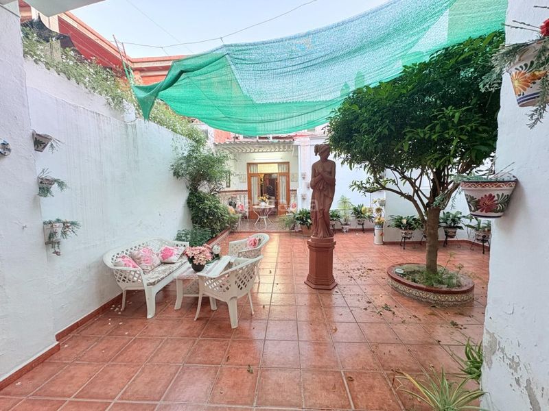 Foto ec9c1b7a-7a10-4d86-ba6b-68dc49a196a4. Casa amb aparcament a Alberic