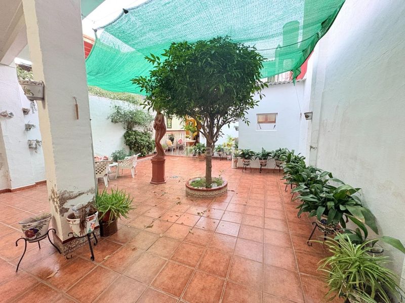Foto f0b96632-c967-45a0-80a7-f886538d6e76. Casa amb aparcament a Alberic