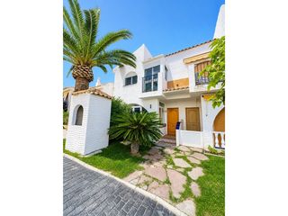 Casa aparellada a Avenida Carabasi Del