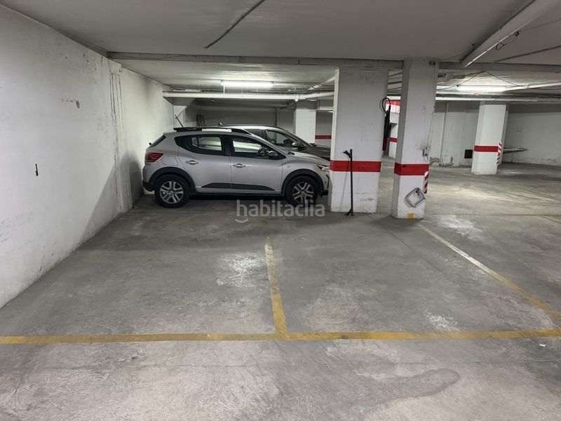 Foto e38d5c85-3ce5-4421-beca-b361b7ec014e. Aparcament cotxe a Canals