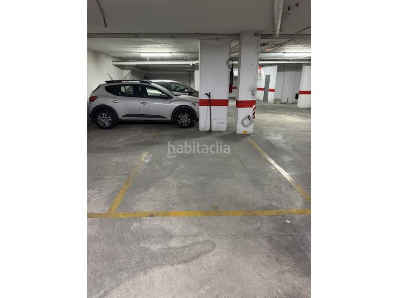 Foto f7a645a0-f489-47ee-be9d-ce9258e13940. Aparcament cotxe a Canals