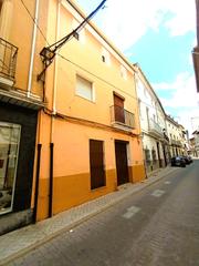 Casa a Canals. Encantadora casa ubicada en el corazón de canals.