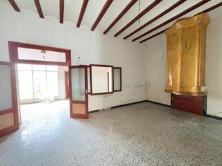 Casa a Canals. Imponente casa señorial con una superficie de 440 m.