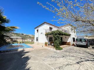 Xalet a Cocentaina. Chalet con piscina y gran parcela a 5 min del centro de cocentai