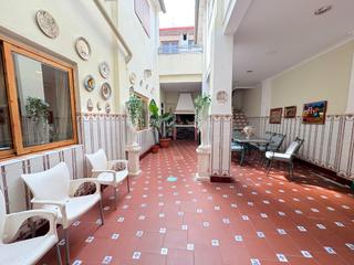 Haus in Xàtiva. Amplia casa en xàtiva  400 m2 de comodidad y espacio.