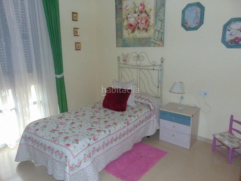 Foto 3d356ff1-e563-4d09-b3b1-3f404d4aa9a1. Casa magnifica casa de lujo situada en la zona más demandada del pueblo. consta de 230 metros cuadrados que se distribuye en cuatro ha en Lora del Río