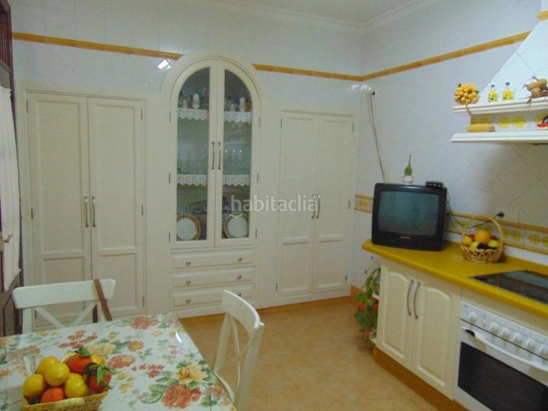 Foto f46c9041-ff4f-40f8-b0ae-55f27e0f29b5. Casa magnifica casa de lujo situada en la zona más demandada del pueblo. consta de 230 metros cuadrados que se distribuye en cuatro ha en Lora del Río