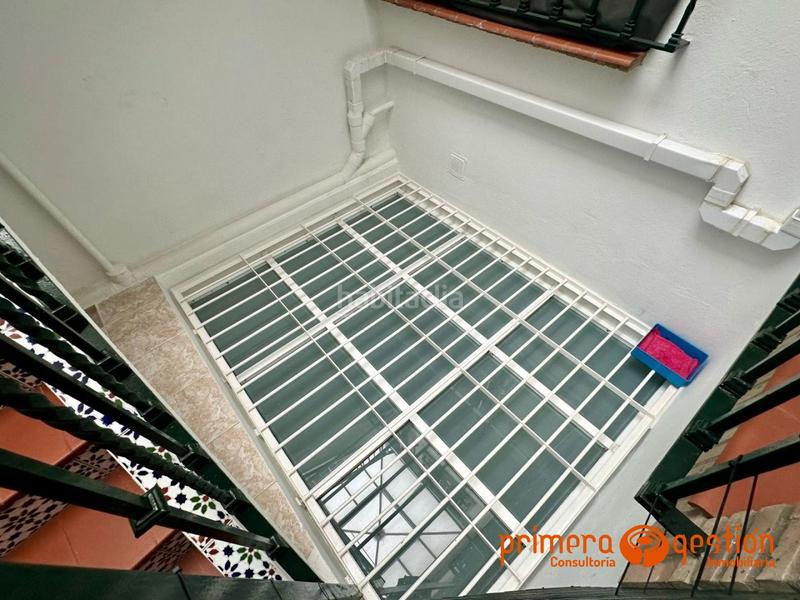 Foto 640fddcd-4f60-4336-bcf8-722ea8ff8cf9. Piso  independiente de 125 metros cuadrados distribuidos en 4 dormitorios, dos baños, dos cocinas, amplio salón, lavadero y azotea. en Lora del Río