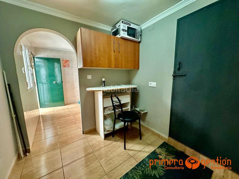 Foto 86e16a6b-19ab-4c7b-8f5c-7d6bd5dc6118. Piso  independiente de 125 metros cuadrados distribuidos en 4 dormitorios, dos baños, dos cocinas, amplio salón, lavadero y azotea. en Lora del Río