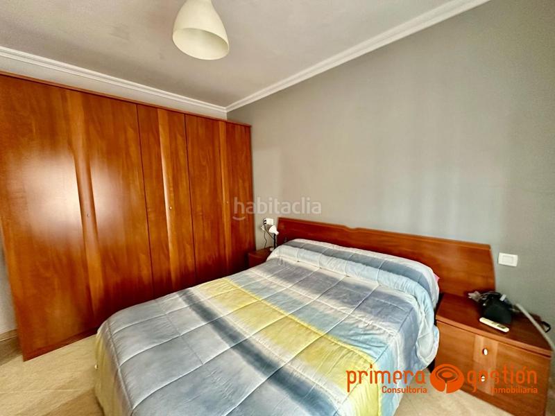 Foto b8e1907b-0d92-4683-b5d4-ed052f59d4e0. Piso  independiente de 125 metros cuadrados distribuidos en 4 dormitorios, dos baños, dos cocinas, amplio salón, lavadero y azotea. en Lora del Río