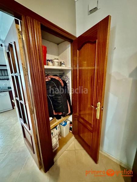 Foto cab98f35-b4a2-429e-b419-de3d7d969500. Piso  independiente de 125 metros cuadrados distribuidos en 4 dormitorios, dos baños, dos cocinas, amplio salón, lavadero y azotea. en Lora del Río