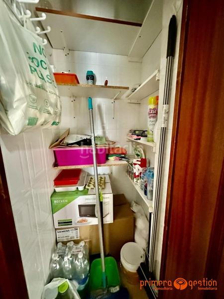 Foto d5e6c39f-a024-4281-be5b-e656d1087b2a. Piso  independiente de 125 metros cuadrados distribuidos en 4 dormitorios, dos baños, dos cocinas, amplio salón, lavadero y azotea. en Lora del Río