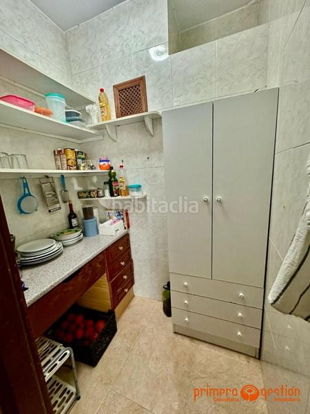 Foto d7e6cbc1-c7db-471e-8ebb-af1cd0bc06f3. Piso  independiente de 125 metros cuadrados distribuidos en 4 dormitorios, dos baños, dos cocinas, amplio salón, lavadero y azotea. en Lora del Río