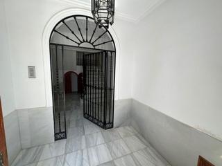 Pis en Lora del Ro. Piso independiente de 159 metros cuadrados,  distribuido en boni