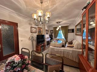 Casa a Lora del Río. Casa de 140 metros cuadrados, distribuido en bonito recibidor, c